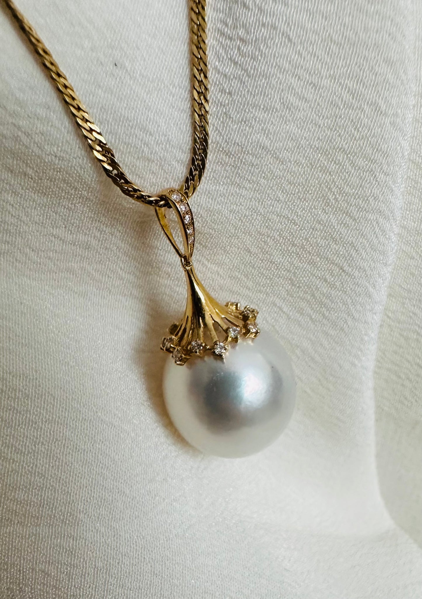 18k Yellow Gold Diamond White Southsea Pearl Pendant