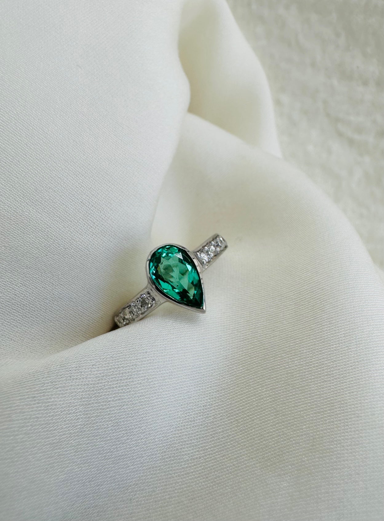 Colombian Emerald and Diamond Ring