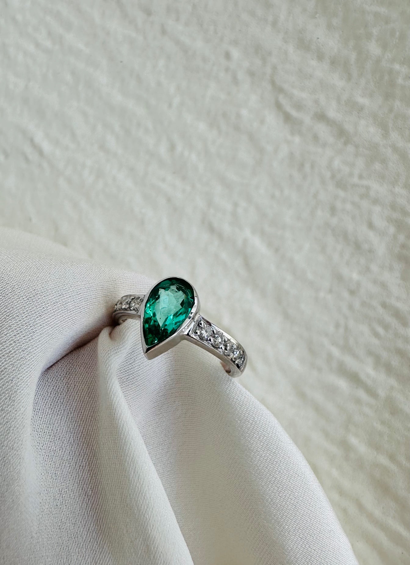 Colombian Emerald and Diamond Ring