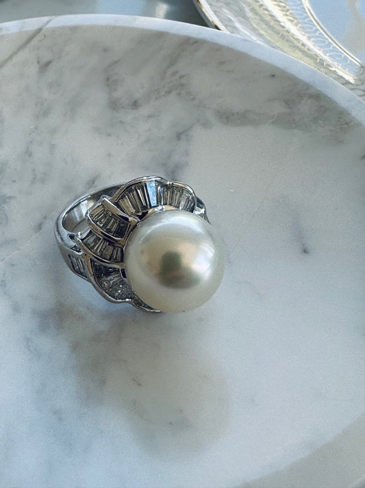 White South Sea Pearl Diamond Ring