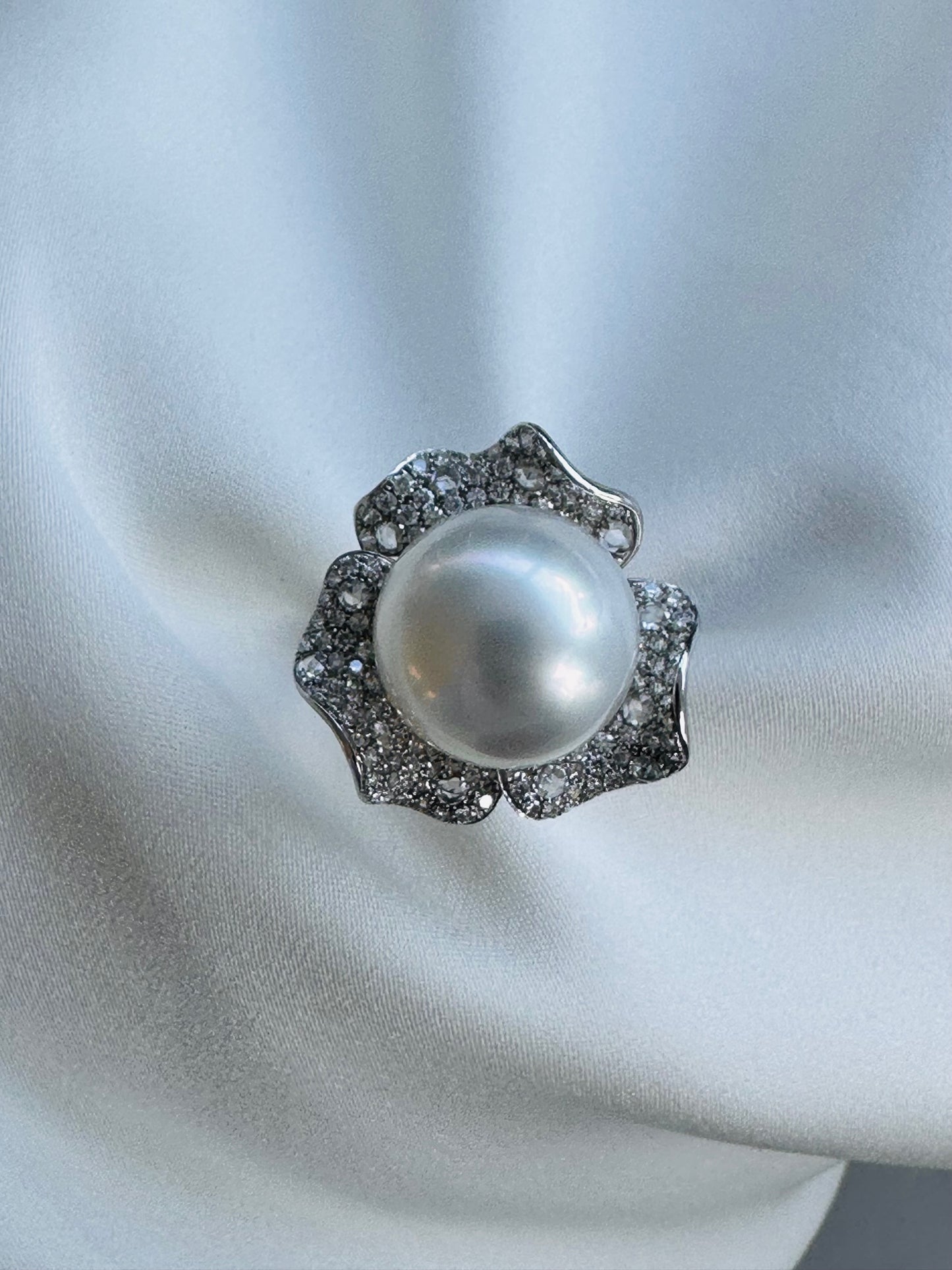 Garden of the Sea - White South Sea Pearl Diamond Ring